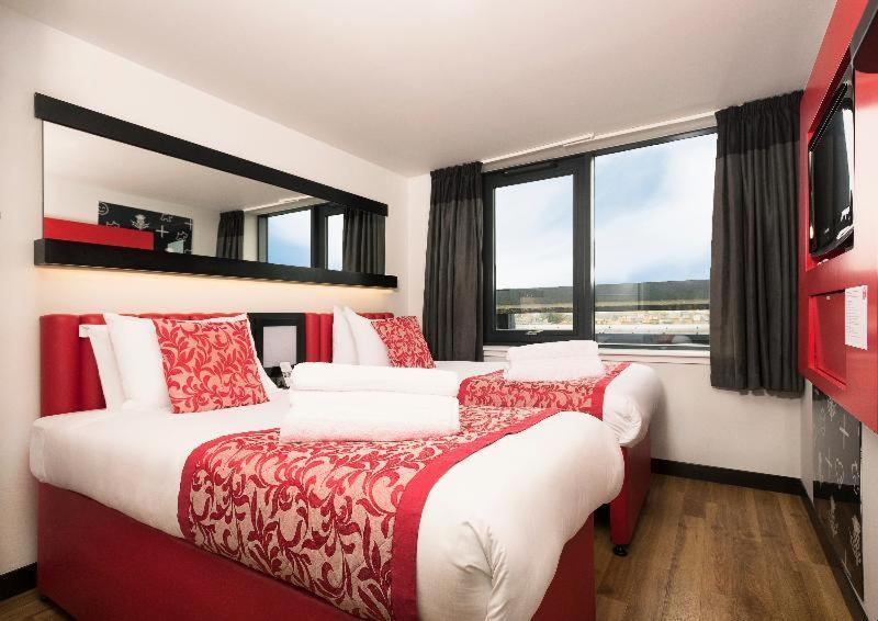 Haymarket Hub Hotel Единбург Стая снимка